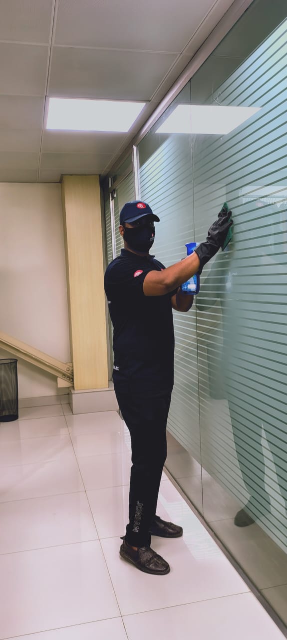 Professional blind cleaning service in a home